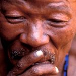 Ritratto di un uomo Boscimane - Foto Survival International